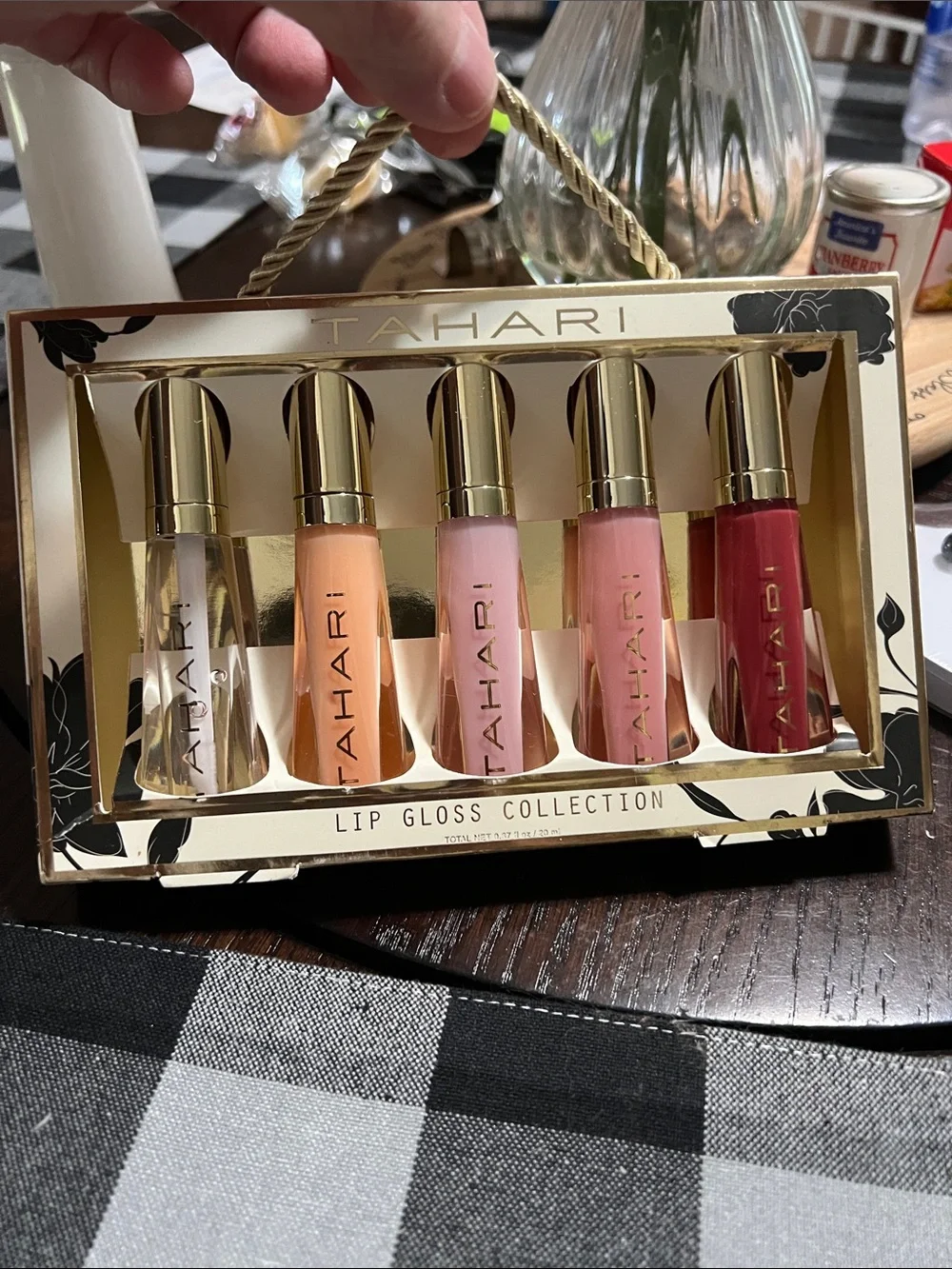 New Tahari Lip Gloss Set – Clear, Peach, Light Pink, Rose Pink & Berry